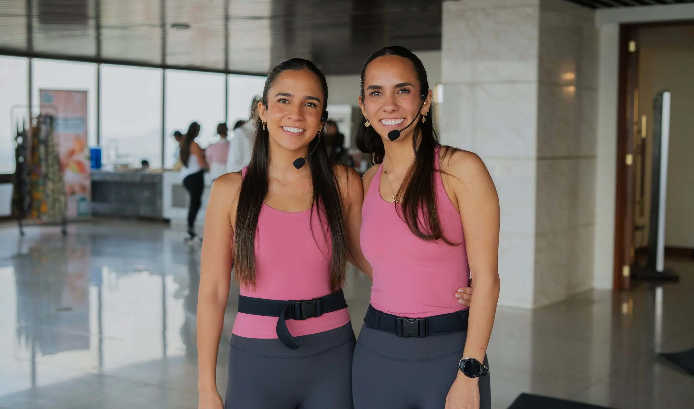 Mariana y Sofi Wer, fundadoras de The Flare Club, en el estudio